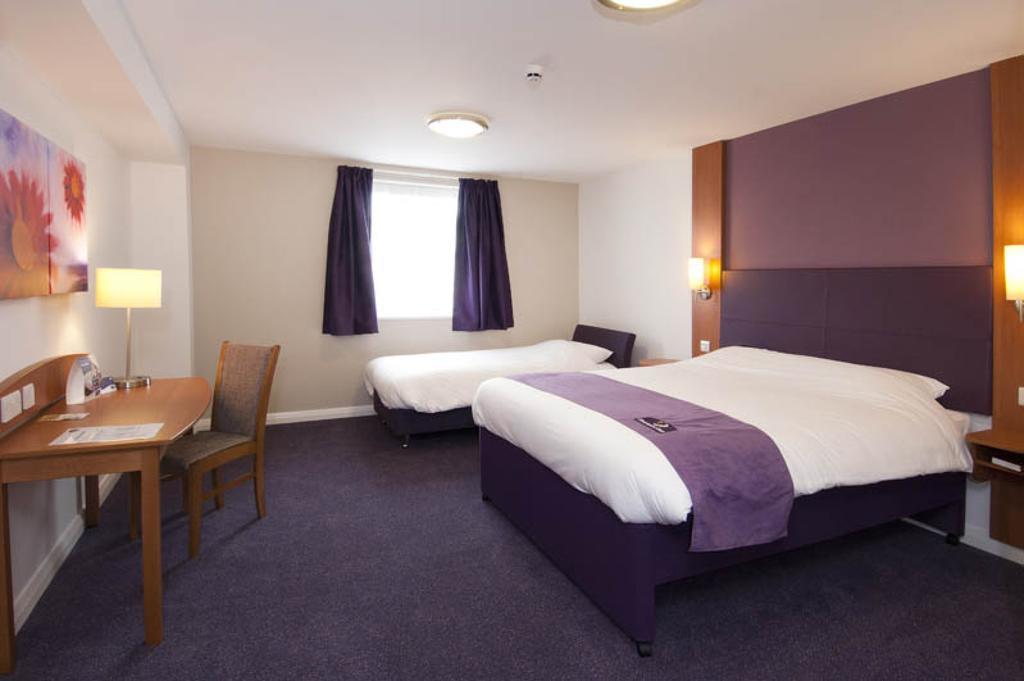 Premier Inn Cardiff Roath Room photo