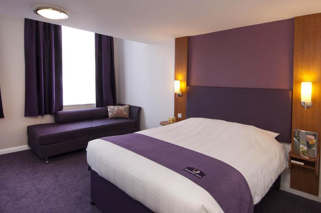 Premier Inn Cardiff Roath Room photo