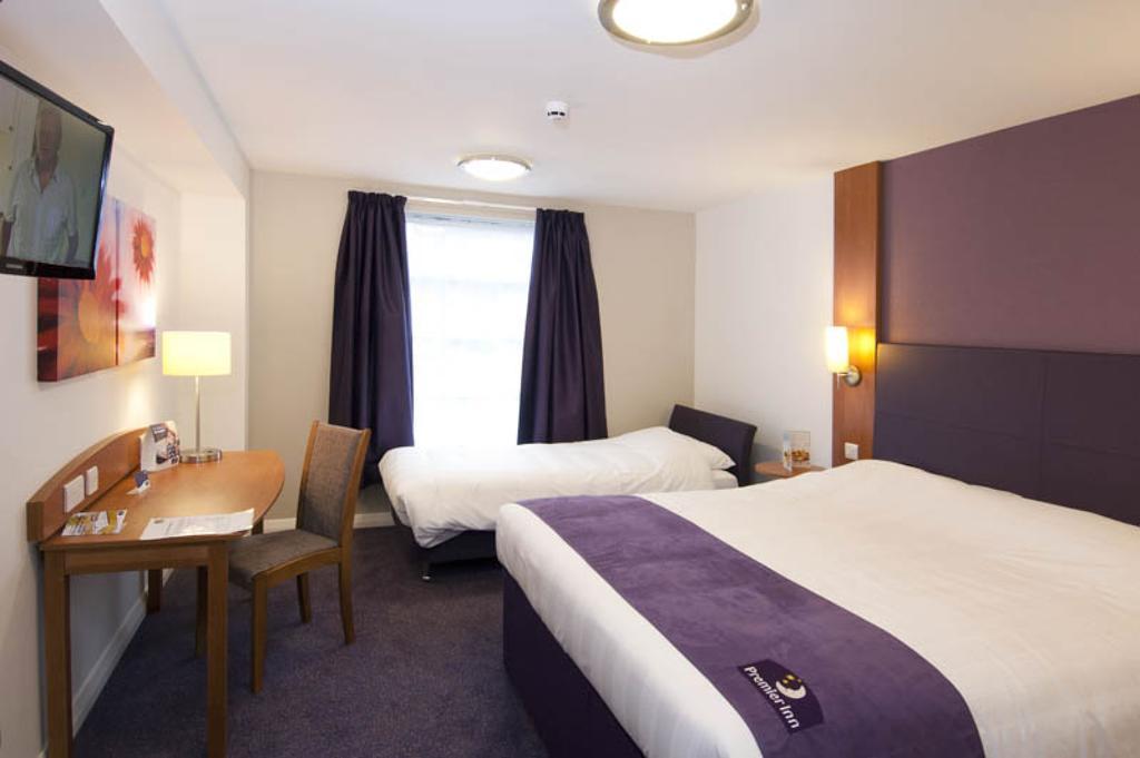 Premier Inn Cardiff Roath Room photo