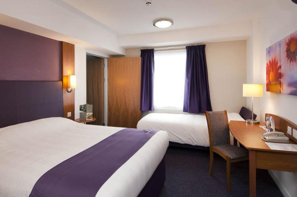 Premier Inn Cardiff Roath Room photo